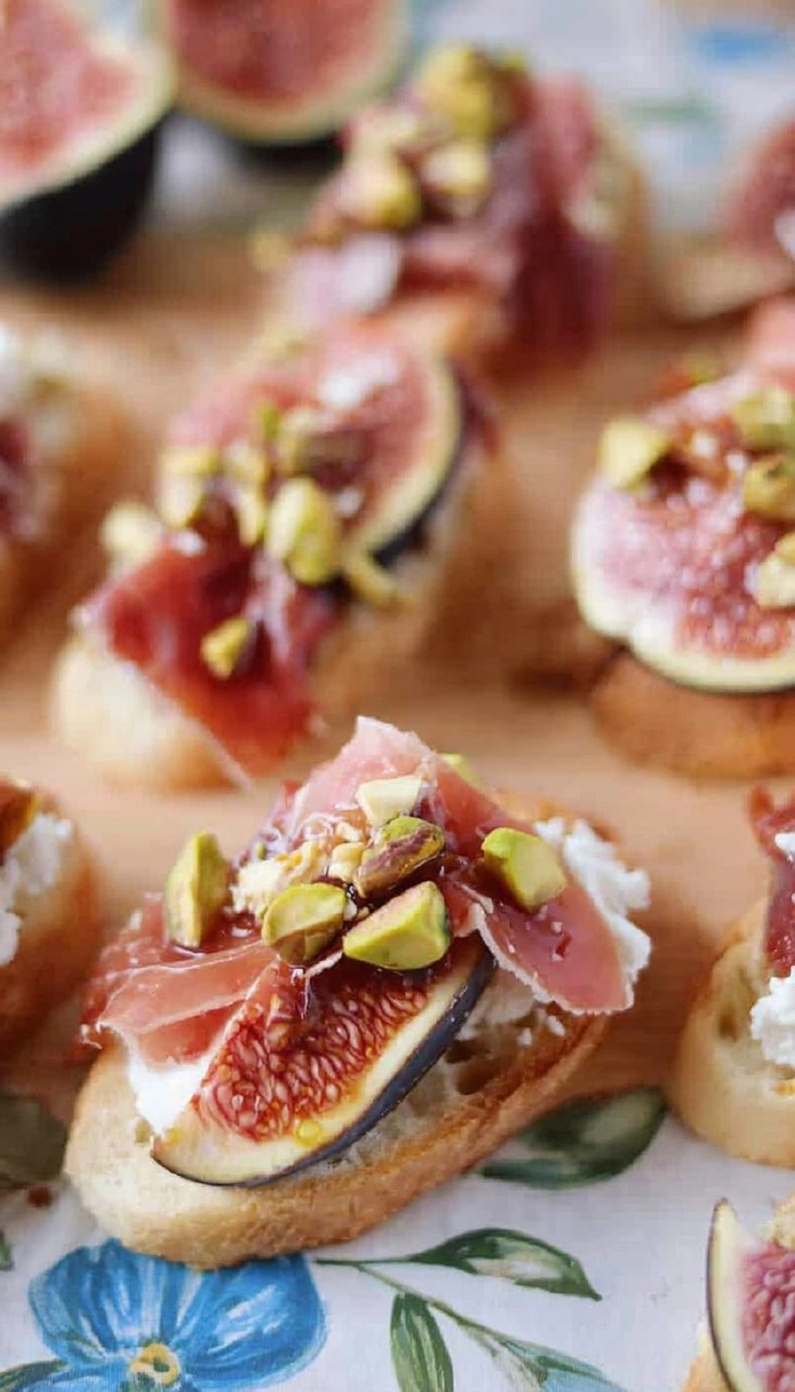 Fig and Prosciutto Crostini